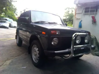 Gebraucht Lada niva 83 PS (61 kW) 2010 Grün SUV