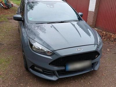 Usata Ford Focus ST 300 CV (220 kW) 2015 Grigio Station wagon