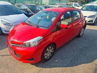 Gebraucht Toyota Yaris Life 90 PS (66 kW) 2011 Rot Kleinwagen