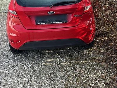 Rot Gebraucht 2011 Ford Fiesta Kleinwagen | 1.500 €