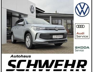 Gebraucht VW Tiguan Basis 131 PS (96 kW) 2025 Oyster silver metallic SUV