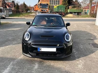 Gebraucht Mini Cooper SE 135 kW (184 PS) 2023 Schwarz Kleinwagen