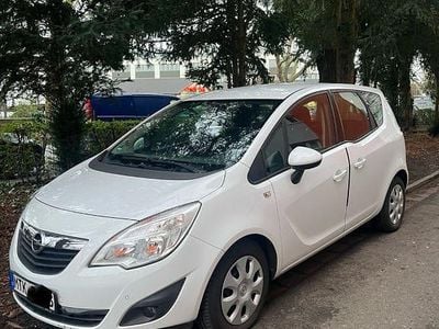 Weiß Gebraucht 2011 Opel Meriva Edition Van / Kleinbus | 1.900 € (Guter Preis)