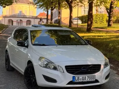 Gebraucht Volvo V60 Summum 215 PS (158 kW) 2011 Weiß Kombi