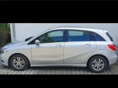Gebraucht Mercedes B180 109 PS (80 kW) 2013 Silber Kleinwagen
