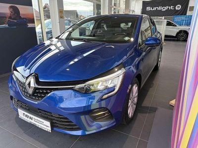 Blau Gebraucht 2022 Renault Clio V Intens Limousine | 17.290 € (Guter Preis)