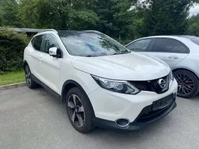 Gebraucht Nissan Qashqai N-Connecta 131 PS (96 kW) 2016 Brilliant white (m) SUV