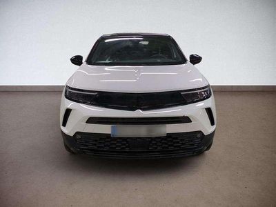 Gebraucht Opel Mokka-e GS Line 100 kW (136 PS) 2023 Arkisweiß/karbonschwarz SUV