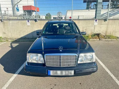 Gebraucht Mercedes E220 150 PS (110 kW) 1996 Blau Kombi
