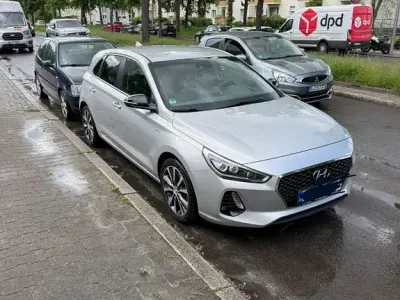 Gebraucht Hyundai i30 Premium 110 PS (80 kW) 2017 Silber Limousine