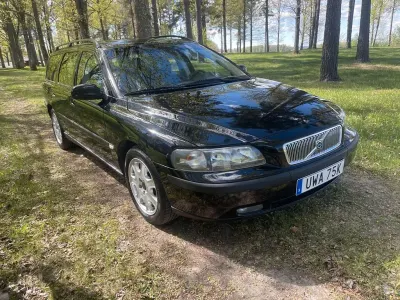 Używany Volvo V70 200 KM (147 kW) 2001 Czarny Kombi