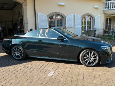 Gebraucht Mercedes E200 197 PS (144 kW) 2021 Grün Cabrio