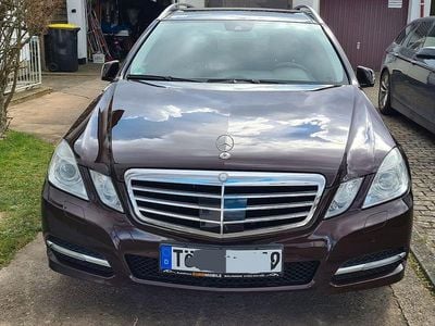Gebraucht Mercedes E220 Elegance 170 PS (125 kW) 2011 Braun Limousine