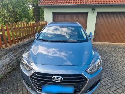 Gebraucht Hyundai i40 Premium 141 PS (103 kW) 2015 Blau Kombi