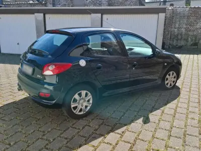 Gebraucht Peugeot 206+ 43 PS (31 kW) 2009 Schwarz Kleinwagen