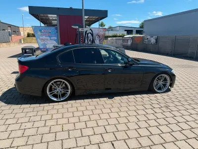 Gebraucht BMW 335 Basis 306 PS (225 kW) 2012 Schwarz Limousine