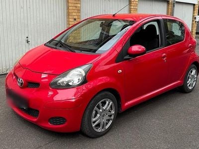 Gebraucht Toyota Aygo 68 PS (50 kW) 2009 Rot Kleinwagen