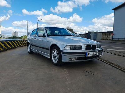 Second-hand BMW 316 105 CP (77 kW) 2000 Argintiu Berlinǎ