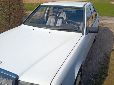 Second-hand Mercedes E250 90 CP (66 kW) 1986 Alb Berlinǎ