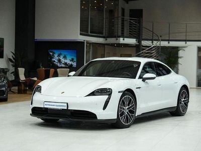 Weiß Gebraucht 2021 Porsche Taycan Limousine | 54.780 € (Guter Preis)
