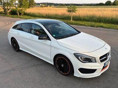 Gebraucht Mercedes CLA180 Shooting Brake AMG line 122 PS (89 kW) 2015 Weiß Kombi