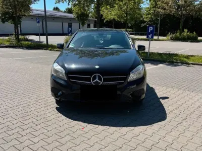 Gebraucht Mercedes A180 Urban 109 PS (80 kW) 2015 Schwarz Kleinwagen