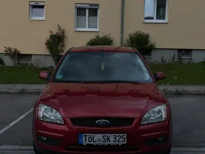 Gebraucht Ford Focus Ambiente 101 PS (74 kW) 2008 Rot Limousine
