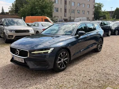 Gebraucht Volvo V60 Momentum 150 PS (110 kW) 2020 Blau Kombi