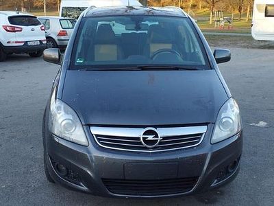 Grau Gebraucht 2009 Opel Zafira Family Van / Kleinbus | 3.850 € (Etwas zu teuer)