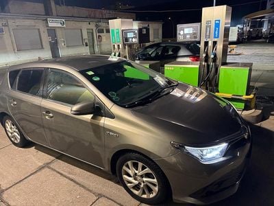 Beige Gebraucht 2017 Toyota Auris Hybrid Kombi | 8.800 € (Guter Preis)