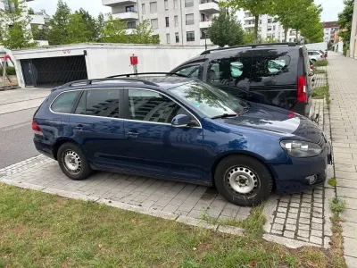 Gebraucht VW Golf VI 105 PS (77 kW) 2011 Blau Kleinwagen