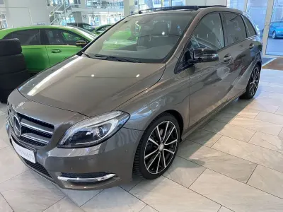 Używany Mercedes B250 Night 211 KM (155 kW) 2013 Szary Minivan