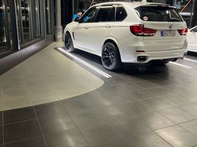 gebraucht BMW X5 xDrive40d M Sport-Aut.STH. .H. up pano Garanti