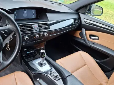 Gebraucht BMW 520 Sport Line 177 PS (130 kW) 2010 Beige Kombi