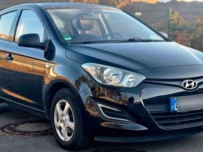 Gebraucht Hyundai i20 Edition 86 PS (63 kW) 2014 Schwarz Kleinwagen