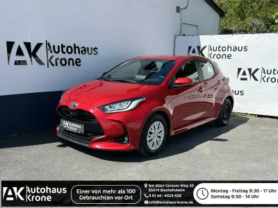 Używany Toyota Yaris Hybrid 116 KM (85 kW) 2022 Czerwony Hatchback