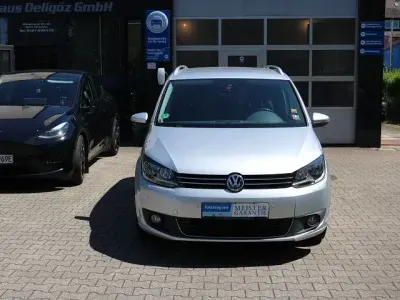 Gebraucht VW Touran Life 140 PS (102 kW) 2013 Silber Van / Kleinbus