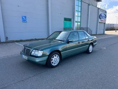 Gebraucht Mercedes 200 136 PS (100 kW) 1994 Grün Limousine