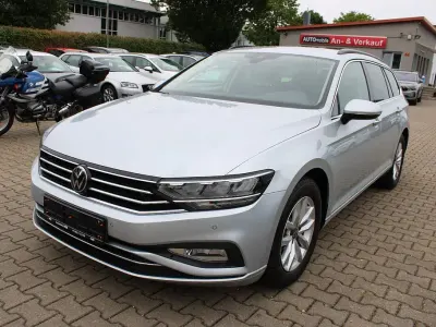 Gebraucht VW Passat Elegance 150 PS (110 kW) 2023 Silber Kombi