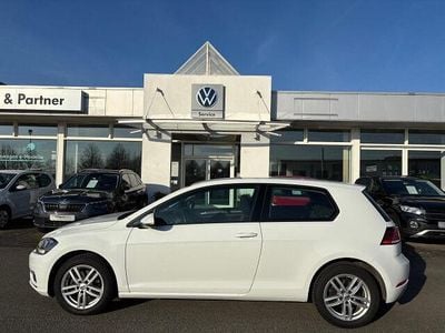 Gebraucht VW Golf VII Comfortline 125 PS (91 kW) 2018 Weiß Kleinwagen