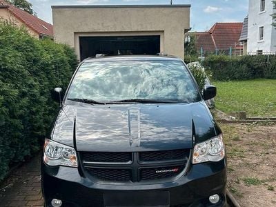 Schwarz Gebraucht 2017 Dodge Grand Caravan Van / Kleinbus | 15.000 €