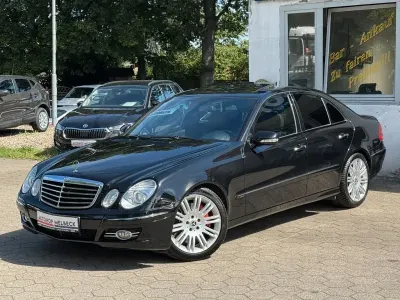 Gebraucht Mercedes E500 Avantgarde 387 PS (284 kW) 2008 Schwarz Limousine