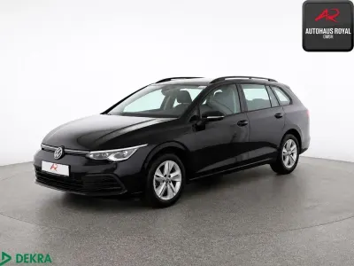 Gebraucht VW Golf VIII Life 116 PS (85 kW) 2024 Deep black perleffekt Kombi