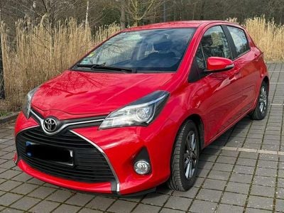 Usata Toyota Yaris 99 CV (72 kW) 2016 Rosso Berlina