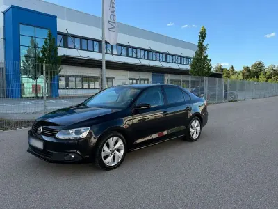 Gebraucht VW Jetta 105 PS (77 kW) 2011 Schwarz Limousine