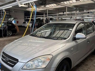 Gebraucht Kia Ceed Basis 109 PS (80 kW) 2008 Silber Kleinwagen