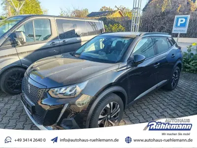 Gebraucht Peugeot 2008 Allure 101 PS (74 kW) 2020 Schwarz SUV