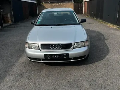 Używany Audi A4 125 KM (91 kW) 1995 Srebrny Sedan/Limuzyna