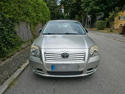 Gebraucht Toyota Avensis T2 147 PS (108 kW) 2003 Silber Limousine