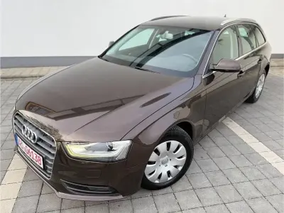 Używany Audi A4 Attraction 143 KM (105 kW) 2012 Brązowy Kombi
